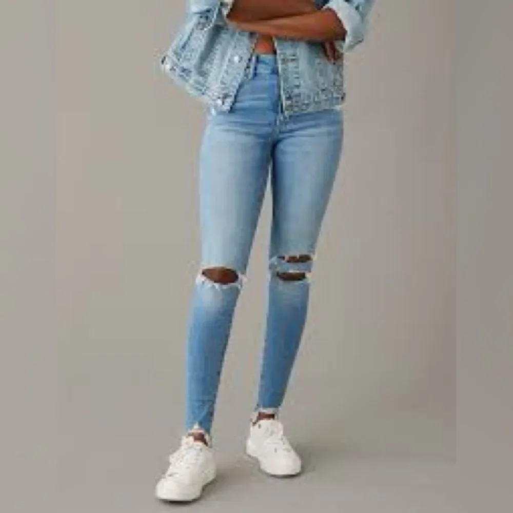American Eagle High-Waisted Jeggings‎ ripped size 2 NWT in packaging